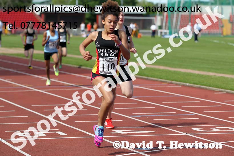 Under-13 girls 200 metres at the North Eastern Championships, Gateshead International Stadium.  Photos: David T. Hewitson/Sports for All Pics